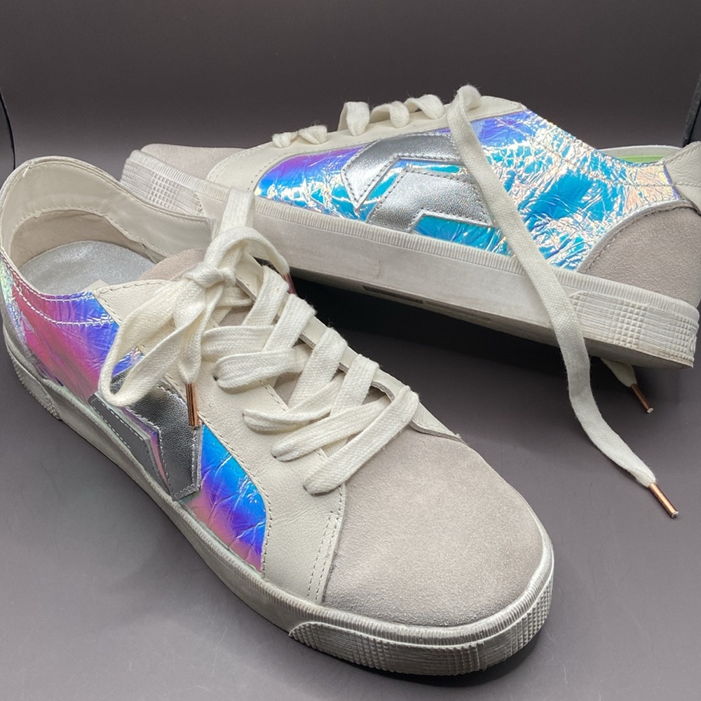 Dolce Vita Zaga Women’s Sneakers, Silver Iridescent Leather 8.5M